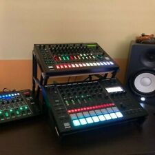 Stand Roland Tr8s & Roland