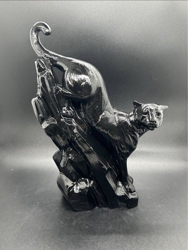 Scultura pantera nera stalking