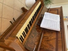 pianoforte verticale inglese 900