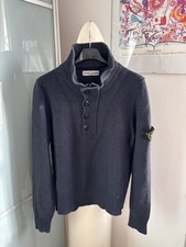Maglione con zip e bottoni