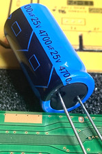 Vishay 4700uF 25V 105° Condensatore Elettrolitico Ø16x31,5mm