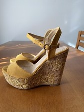 sandali da donna con zeppa