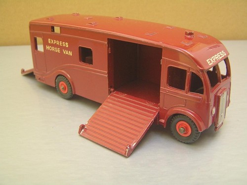 Dinky toys 980 express horse - express,