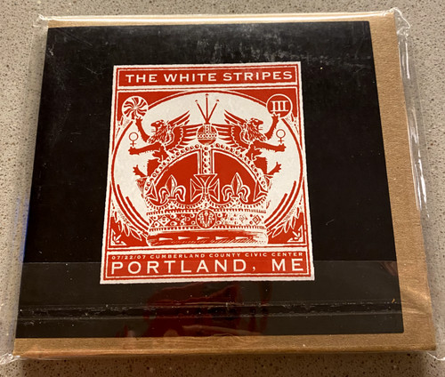 The white stripes live - the,