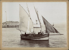 Voilier sortant du port