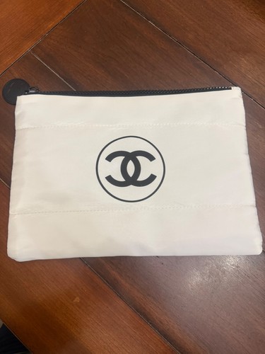 Chanel beauty puffer - chanel,