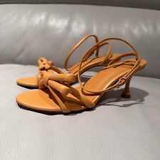 Sandali in pelle con tacco a