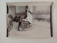 Ritratto di donna su sedia a dondolo thonet XIX secolo stampa albumina