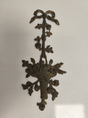 Ancien ornement bronze panier