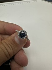 anello con zaffiro e brillanti