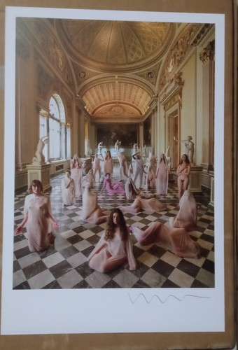 Vanessa beecroft 50x70 - vb,