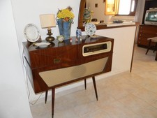 Mobile Radio con giradischi marca Geloso