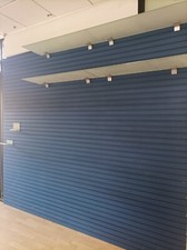 MOBILE METALLO A PARETE COLORE BLU 