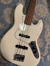 Fender Jazz Bass Bianco 4