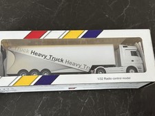 Camion radiocomandato 1/32