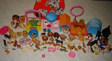 LOTTO DI 70 CANI IN PLASTICA + ACCESSORI VARI