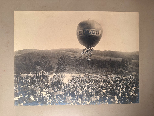 Foto grande mongolfiera