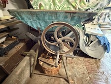 ANTICA PIGIATRICE IN LEGNO E GHISA