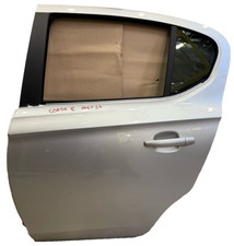 Portiera posteriore Sx OPEL CORSA E (2014-2019) PICCOLA BOTTA SOTTO FINESTRINO