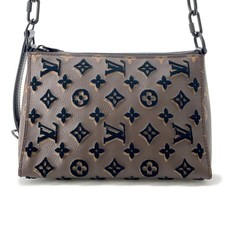 LOUIS VUITTON Triangolo