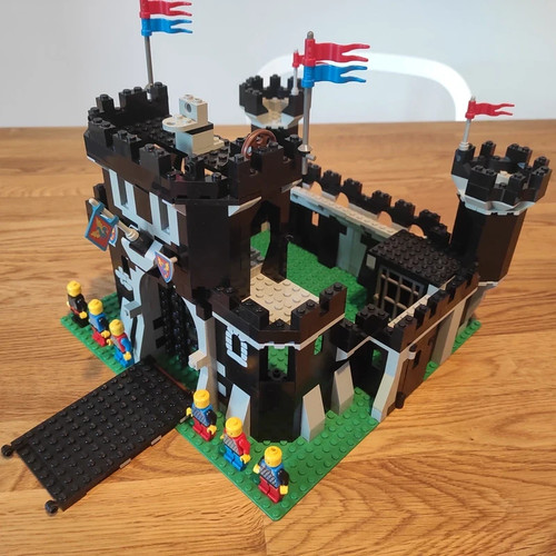 Castello lego 6085 black