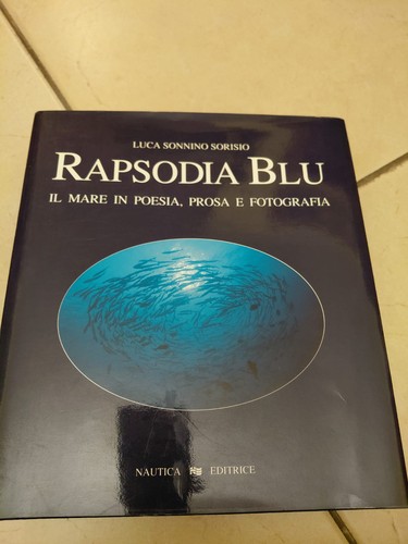Rapsodia blu mare in - blu.,