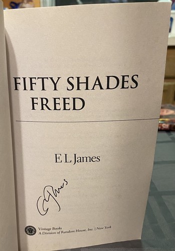 James signed fifty shades - el,
