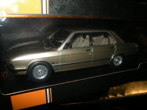 Ixo bmw 520i - 1:18, e28