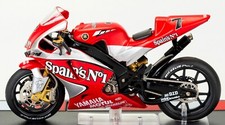 Yamaha YZR-M1 Carlos Checa 2004 Scala 1:24 Modellino Classe MotoGP Numero 7