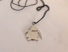 Ciondolo unisex acciaio Pesce stilizzato grande lucido moderno con cordino nero