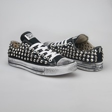 Converse bassa nera borchiata