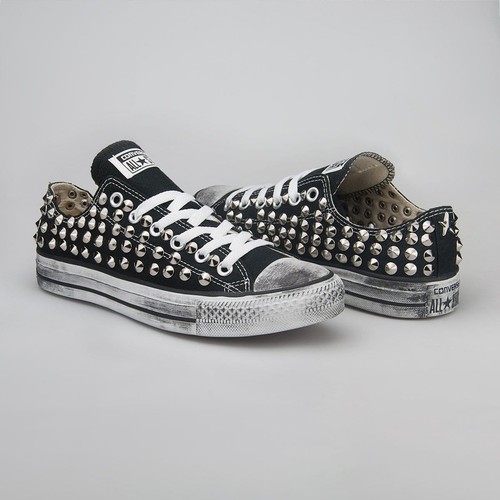 Converse bassa nera borchiata