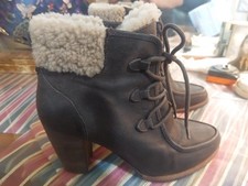 UGG S/N 1008741 Analise Ankle