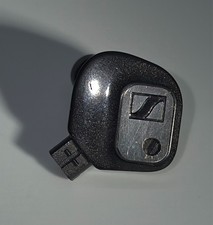 Difettoso. Auricolare destro