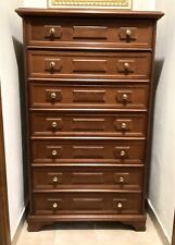 Cassettiera in legno in stile classico