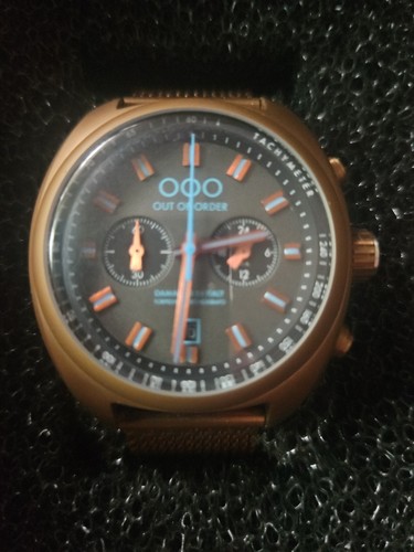 Orologio fuori ordine - fuori,