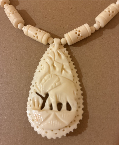 Collana elefante intagliato
