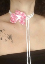 Collana choker all'uncinetto