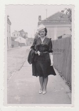 Bella attraente giovane donna