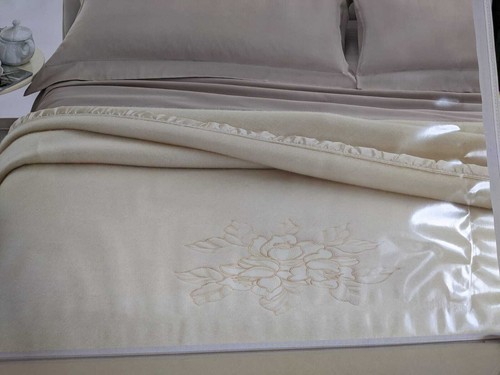 Coperta lana ricamata - lana,