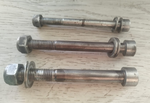 Prigionieri fissaggio motore