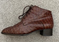 Stivaletti stringati