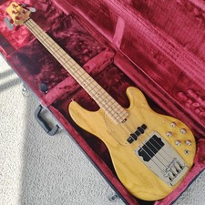 Basso elettrico naturale