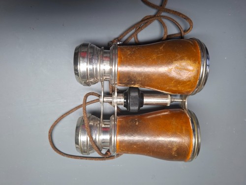 Antico vecchio binocolo - vecchio,