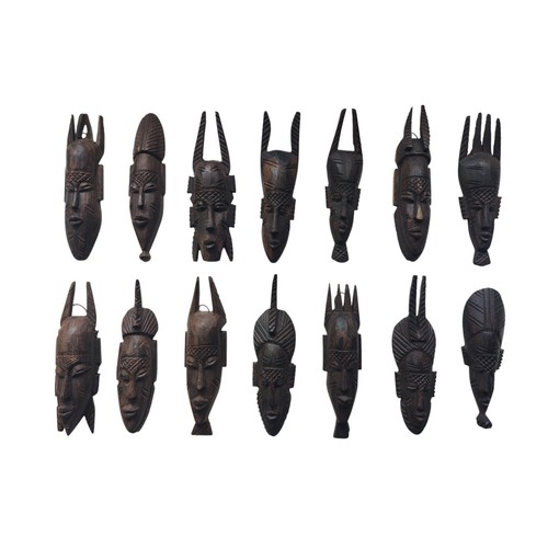 Maschera africana - *hh*,
