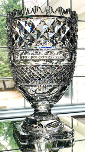 Vaso con piedistallo urna