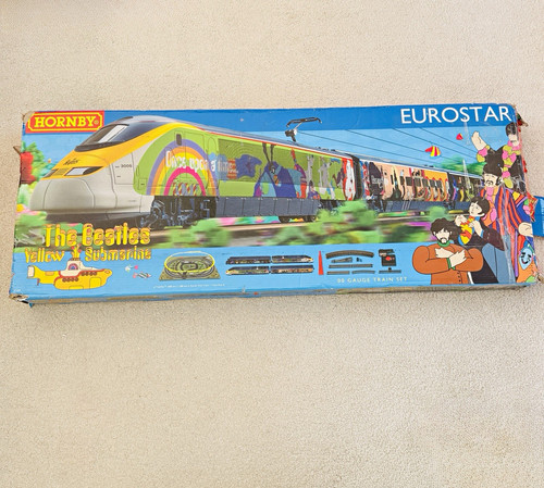 Hornby the beatles yellow - hornby,