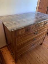 set di mobili antichi. cassettiera, armadio e letto