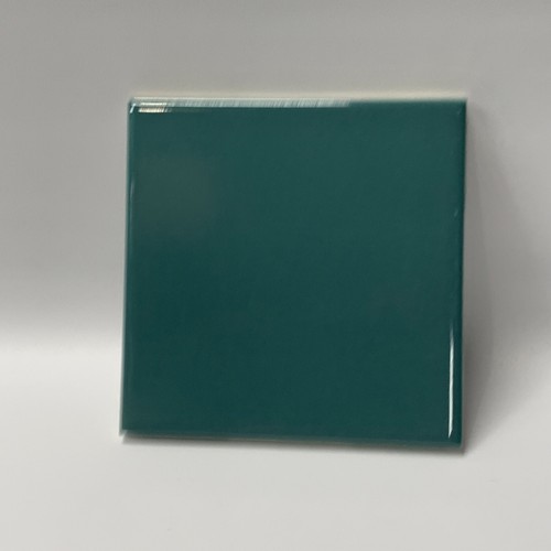 Piastrella ceramica verde erba