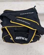 Borsa frigo shimano con 2 capienti tasche laterali e tracolla.